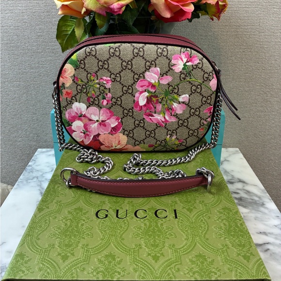Gucci Handbags - NWOT Authentic Gucci Pink Blooms GG Canvas Supreme Camera Floral Crossbody Bag